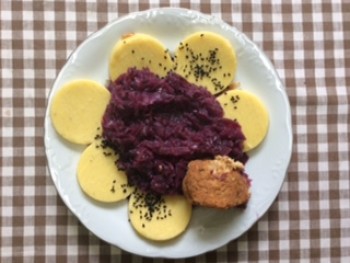 polenta-s-cervenym-zelima-tofu-knedlikam.jpg